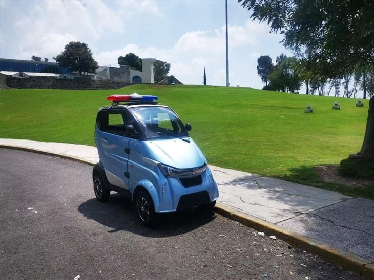A Mini Electric Car For A Quick Commute A Mini Electric Car For A Quick Commute